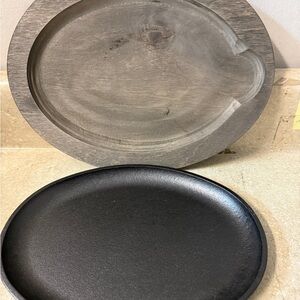LODGE 9 inch Oval caste iron Griddle pan with Oak serving Trivet NEW